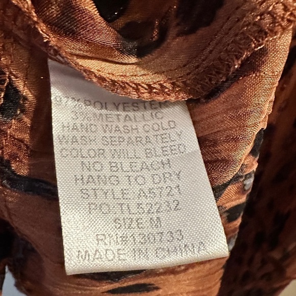 Umgee Boutique Leopard Print Top Size Medium - Picture 4 of 4